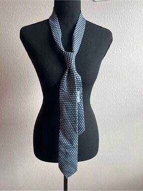 Vineyard Vines Navy Tie with Light Blue Shell Pattern